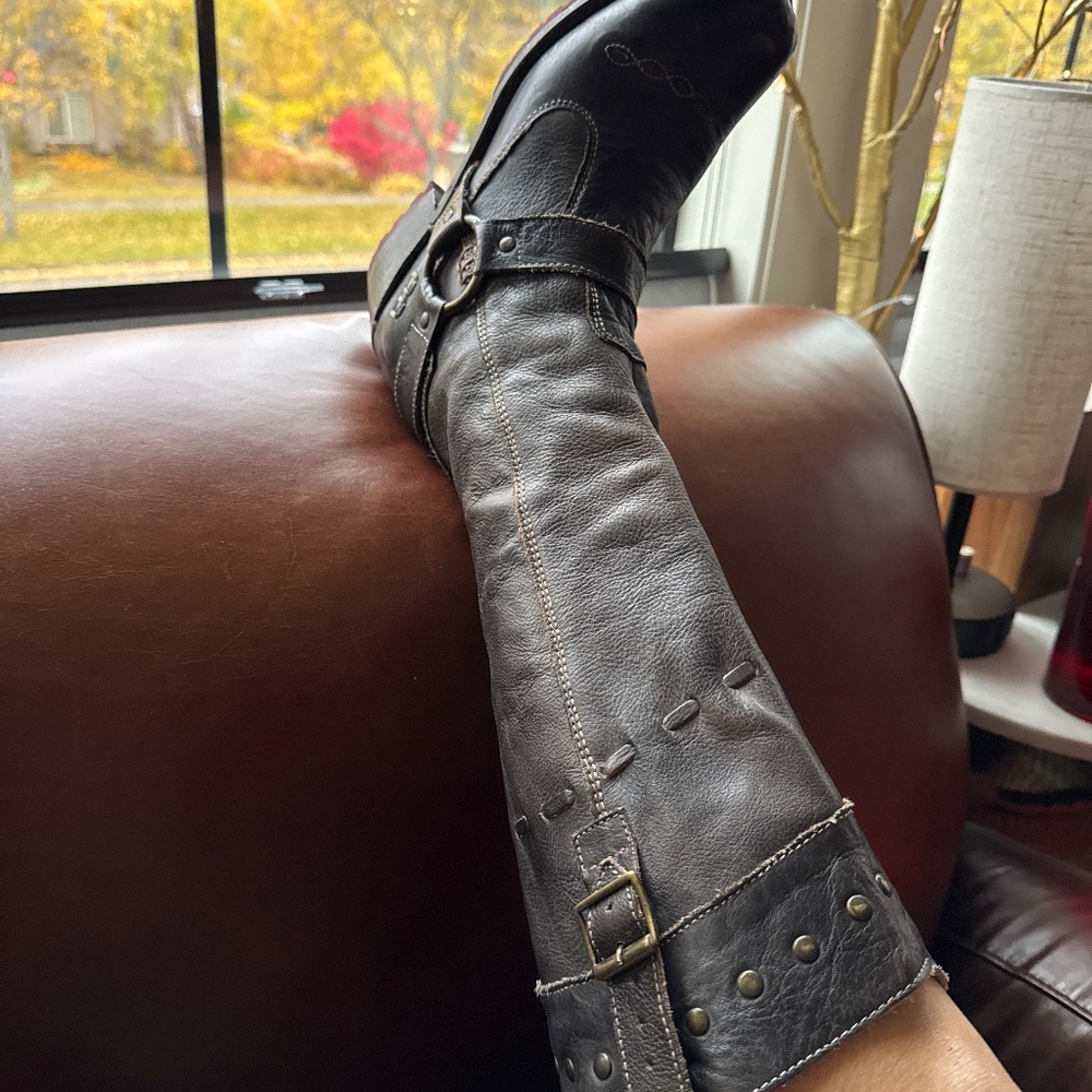 Boots - Picture 5 of 5